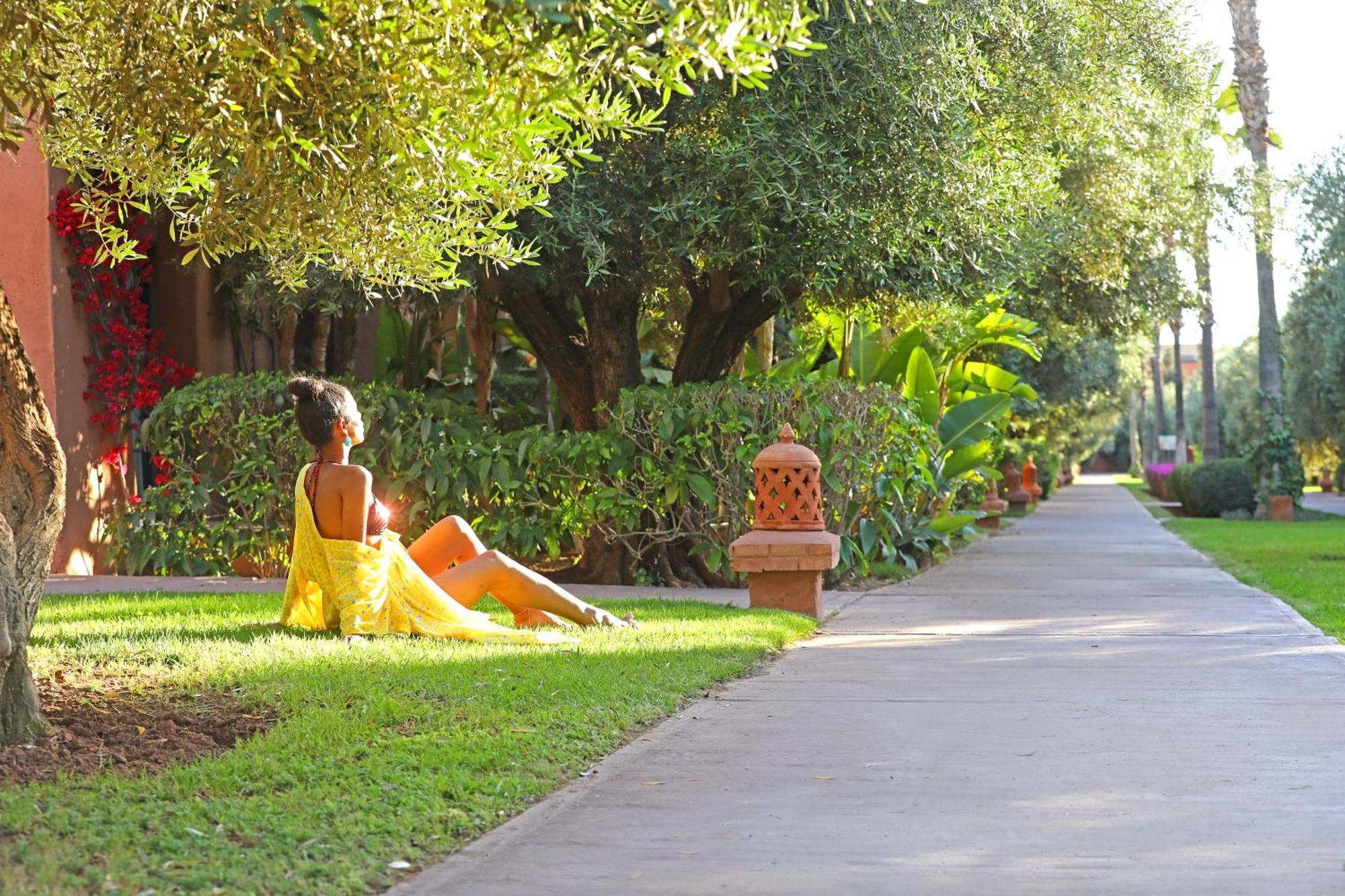 เกนซี คลับ อักดัล เมดินา ออล อินคลูซีฟ Hotel Lahebichate ภายนอก รูปภาพ A student relaxes on the campus of the University of Arizona.