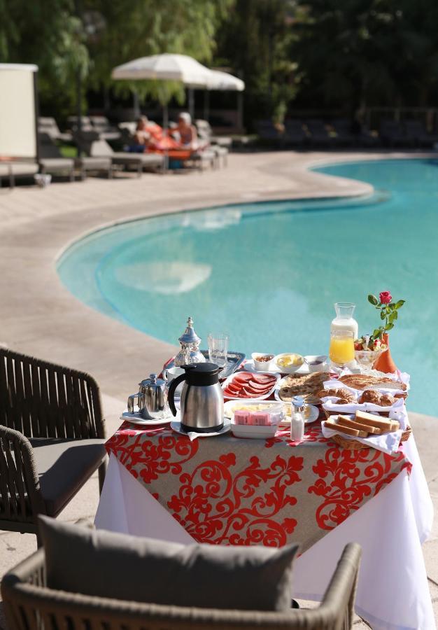เกนซี คลับ อักดัล เมดินา ออล อินคลูซีฟ Hotel Lahebichate ภายนอก รูปภาพ Breakfast at the pool
